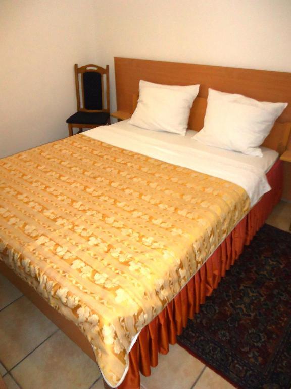 Hotel Pelikan ヴィルパザル エクステリア 写真
